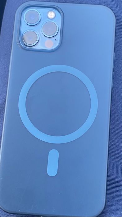 Телефон в отличном состояний . Модель 12 про