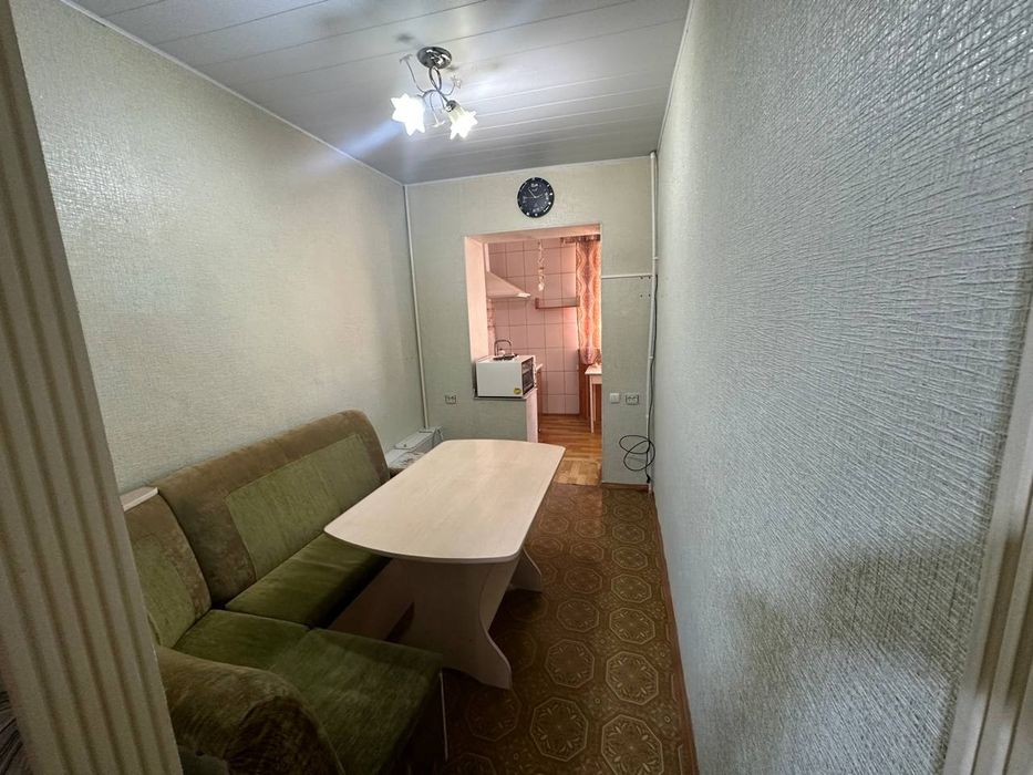 3 хонали уй сотилади 2-кават  Манзил мустакиллик кучаси(Ески мелодия)