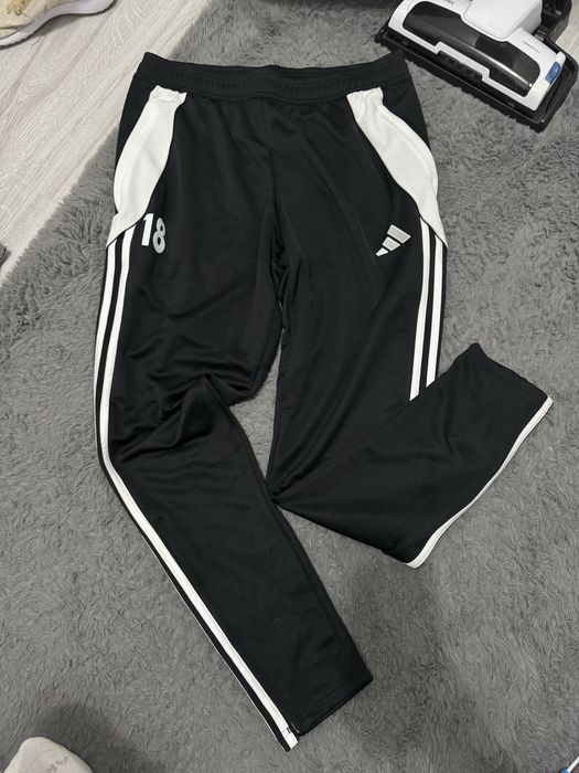 Trening adidas sintetic nou cu aticheta