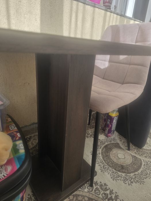 De vânzare 4 buc mese  în stare foarte buna prețul este per bucata