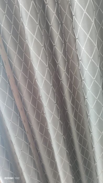 Продам шторы для гостиной.