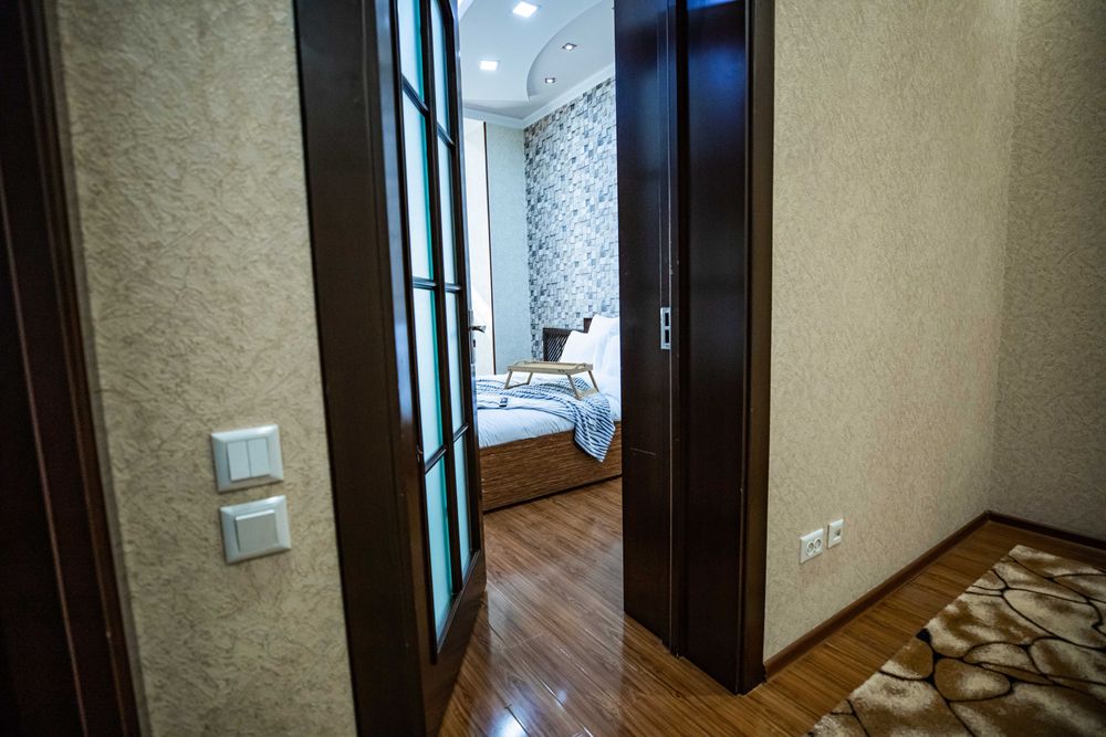 2-х комнатная квартира посуточно прям у метро Ойбек