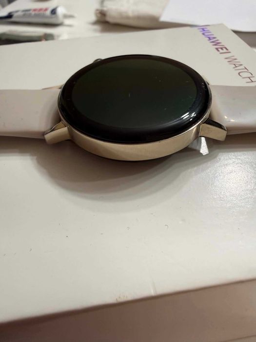 Huawei Watch GT 3 42mm с оригинална кутия, зарядно и каишка