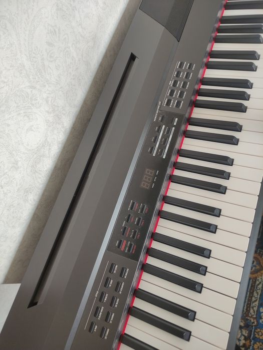 Синтезатор, пианино новый