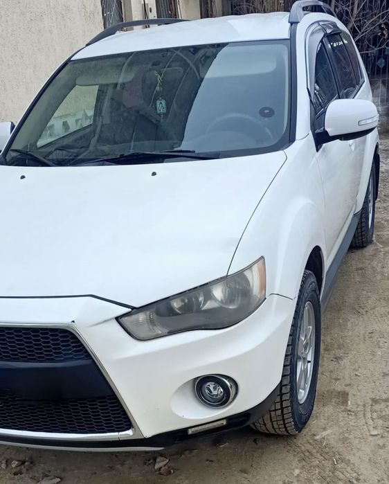 СРОЧНО ПРОДАЕТСЯ   Mitsubishi Outlander 2011 года