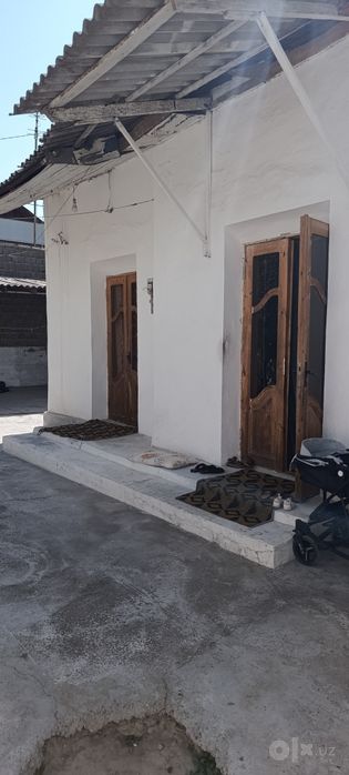 Ахунбабаева 3, 5-соток срочно продаётся дом.