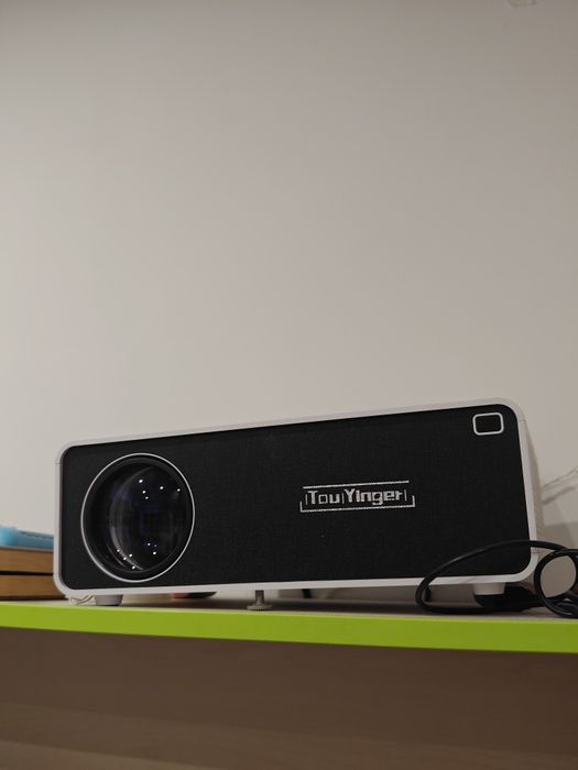 Проектор Touyinger Q9 1080P FullHD с полотном.