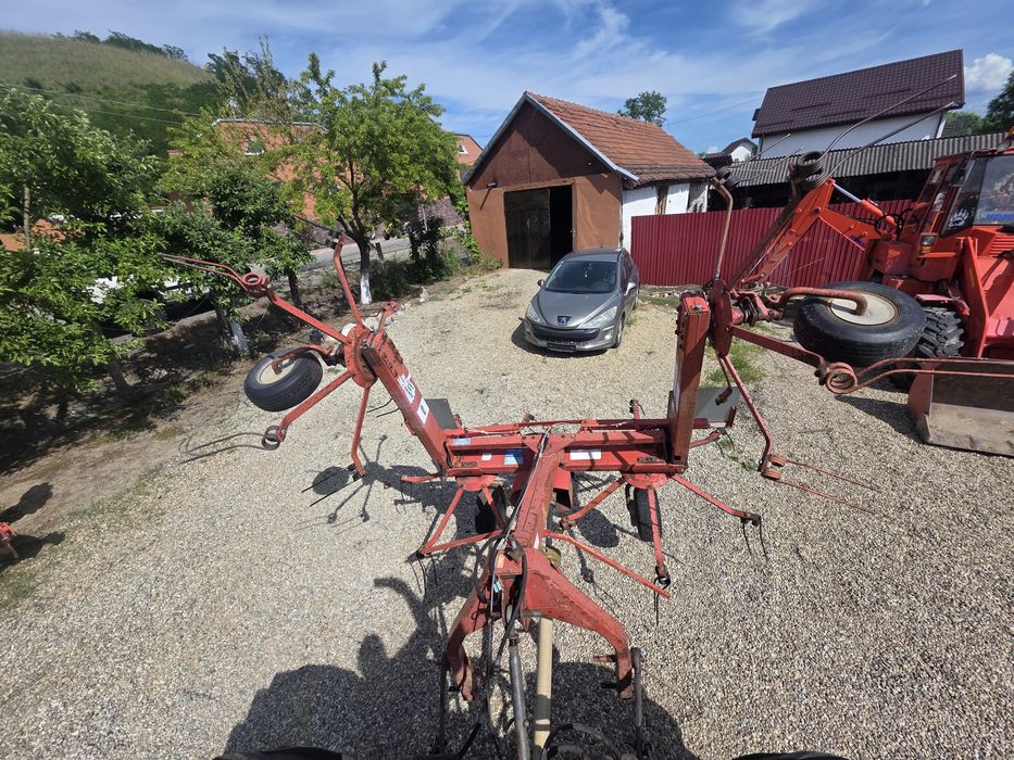 Grebla fella de împrăștiat in tiranti la tractor cu piese originale hidraulică de 5 metri
