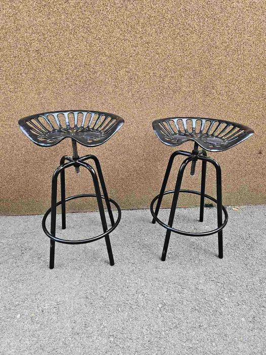 Шкаф с метален обков