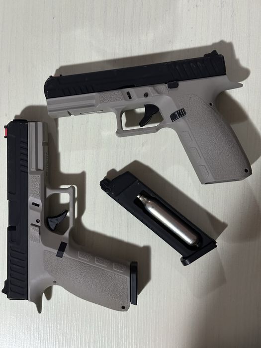 Pistol airsoft co2