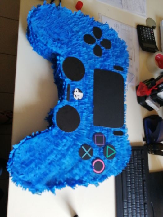 Pentru o petrecere reușită Piniata controller.