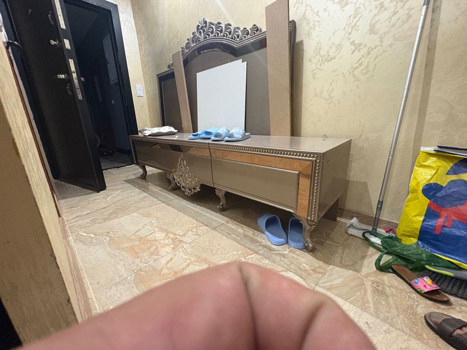 Витрини за хол 2 броя с ТВ шкаф