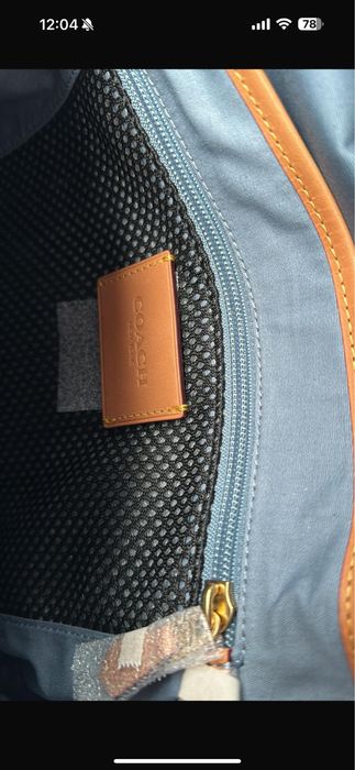 Ghiozdan coach purtat d ecateva ori, arata impecabil, vine cu saculet