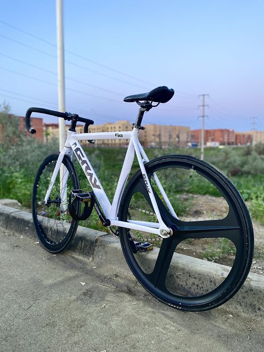 Продам трековый (фикс) велосипед GRAY F10