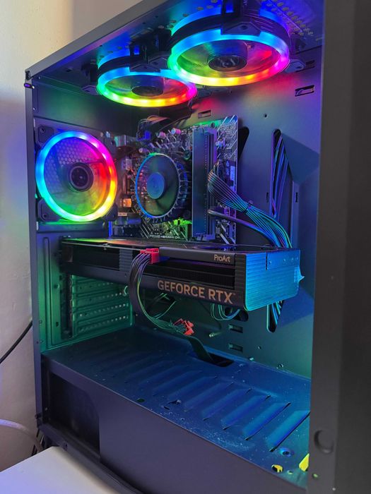 DESKTOP Gaming aproape nou, cu microfon la pachet