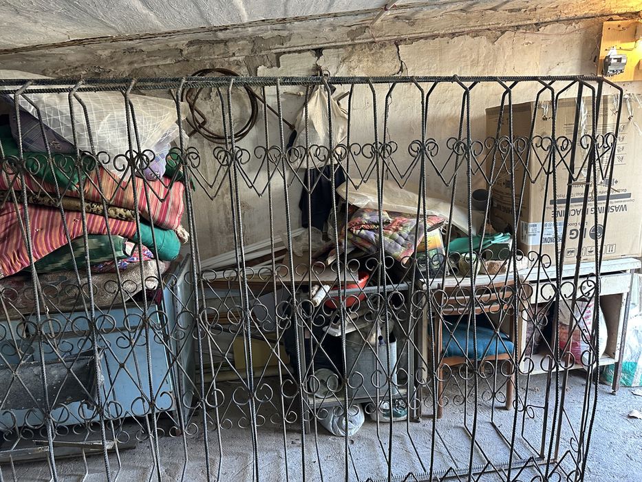 Продаются металлические решетки на веранду в хорошем состоянии