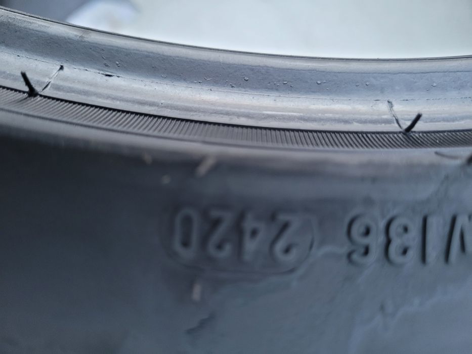 275 40 18 Anvelopa de iarnă Pirelli  O BUCATA