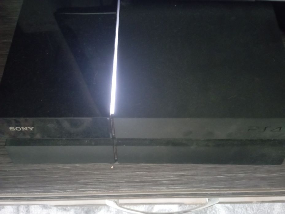 Продам Playstation 4