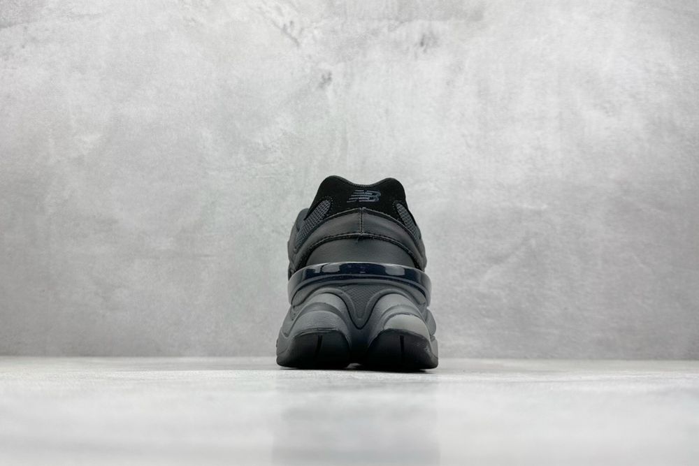 New Balance Triple Black