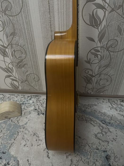 Продам гитару Yamaha f370