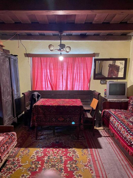 Vand Casa la tara cu CF, teren 2800 mp – Comuna Geaca, Sat Lacu