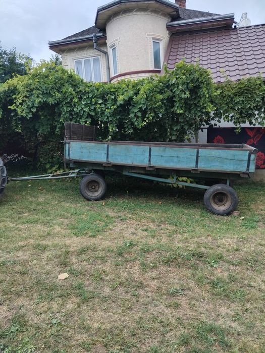 Vând remorcă pentru tractoare