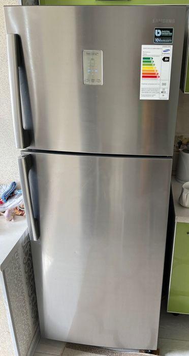 Холодильник Samsung