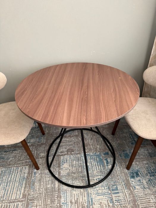 Б/у Стол в хорошем состояний