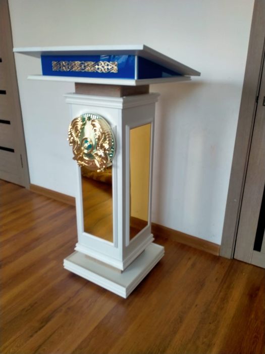 Продам трибуна, стол президиума , конференц стол