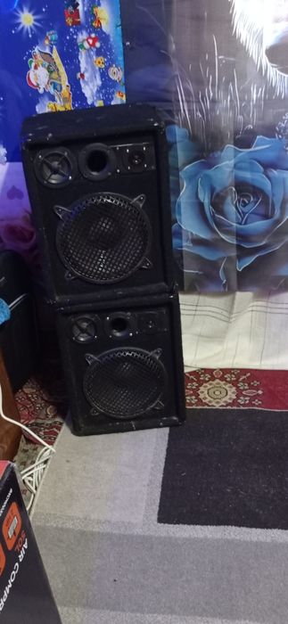 boxe de vînzare de  evenimente se p0753504270ot pune pe stative sunt puternice pe 8 omh se aud perfect de evenimente sau de curte casa exc