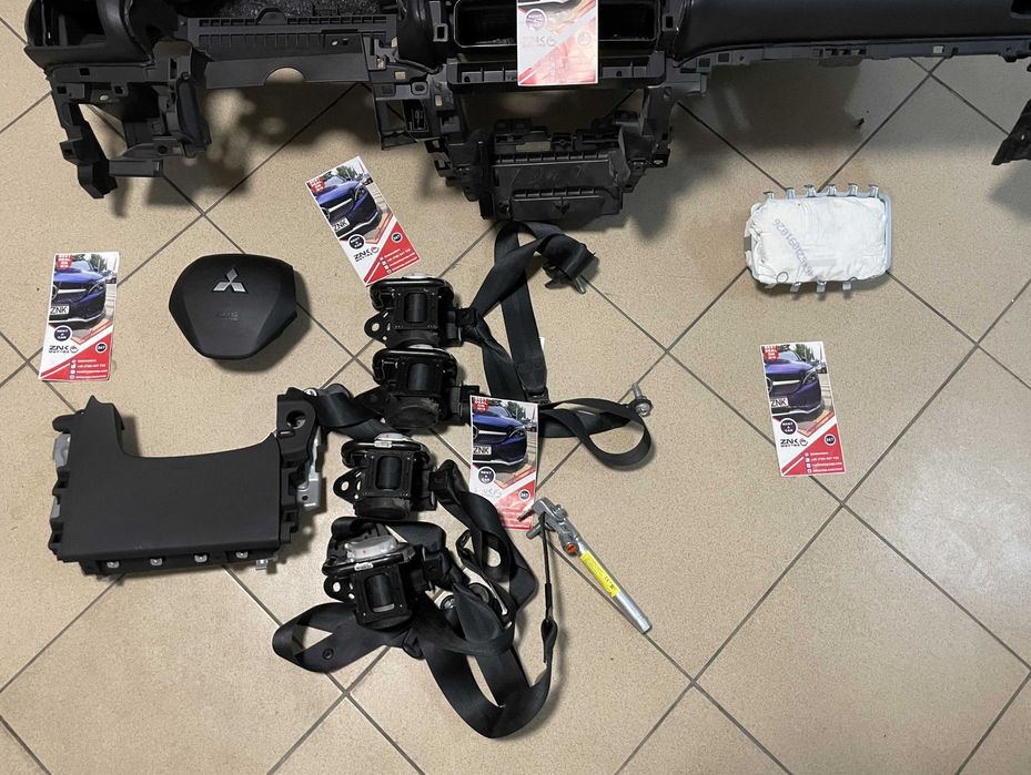 Mitsubishi Eclipse Cross - plansa de bord - kit airbag - set centuri