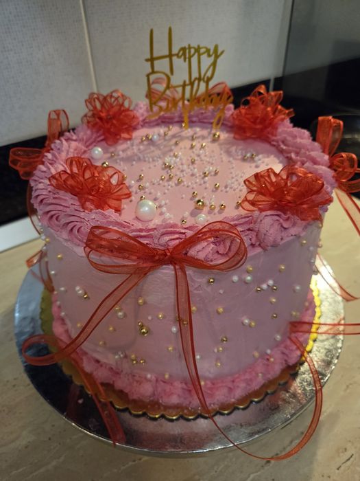 Torturi la comanda, personalizate 100 de lei kg