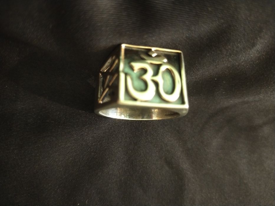 Серебреная печатка ручной работы со знаком Ом.