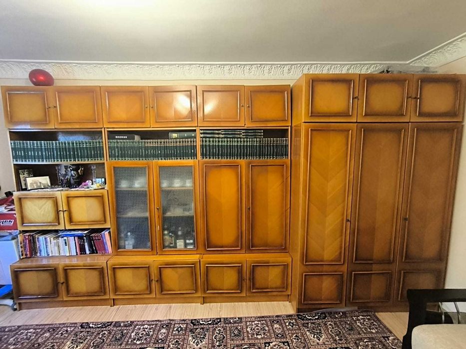 Biblioteca mobila, fotoliu, canapea