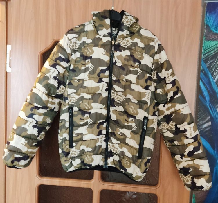 Продам куртку демисезонную на рост 140-146