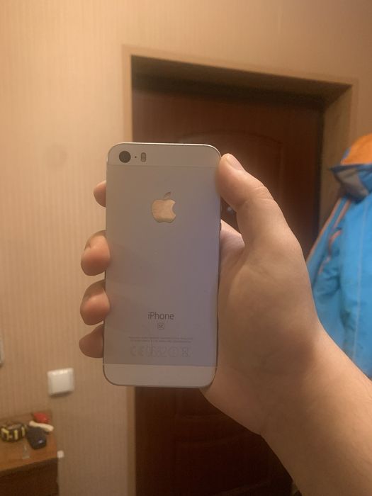 Продам iphone se