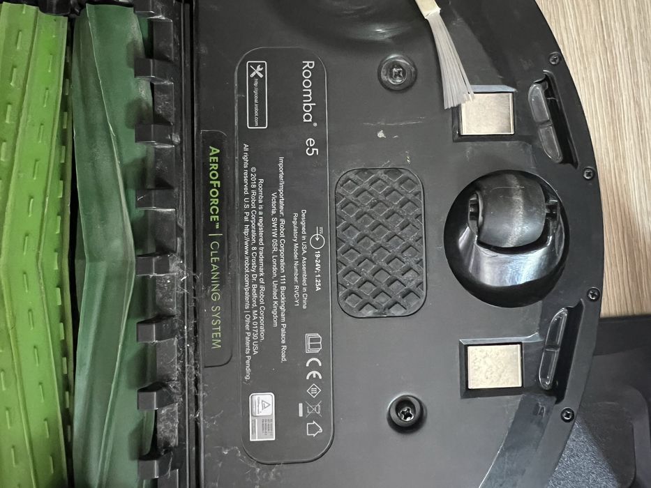 iRobot Roomba E5 - aspirator robot smart cu wifi