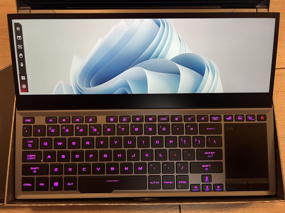 Laptop Gaming ASUS ROG Zephyrus DUO I7 10875H 300Hz RTX 2070 Super 1tb