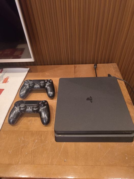 PS4 Slim 500GB + 2 джойстика