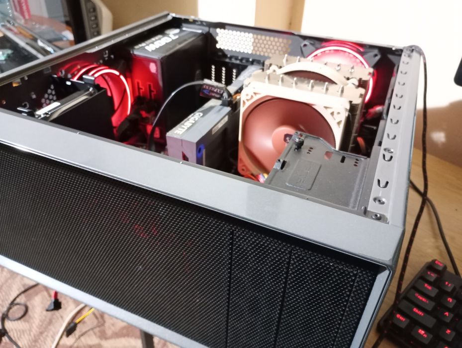 Супер машинка за игри  и програмиране