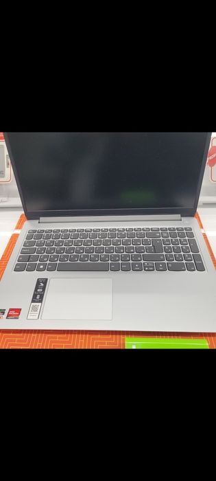 Продавам лаптоп самсунг