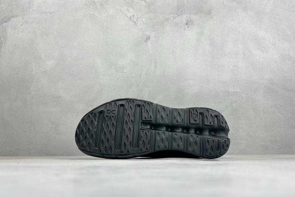 Продавам нови мъжки маратонки On Cloudtilt Hi sneaker black