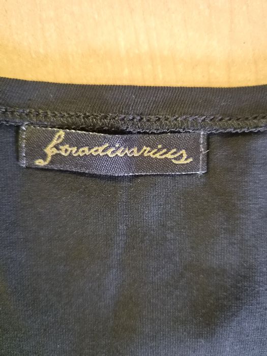 Елегантна черна дамска тениска Stradivarius с ефектно деколте