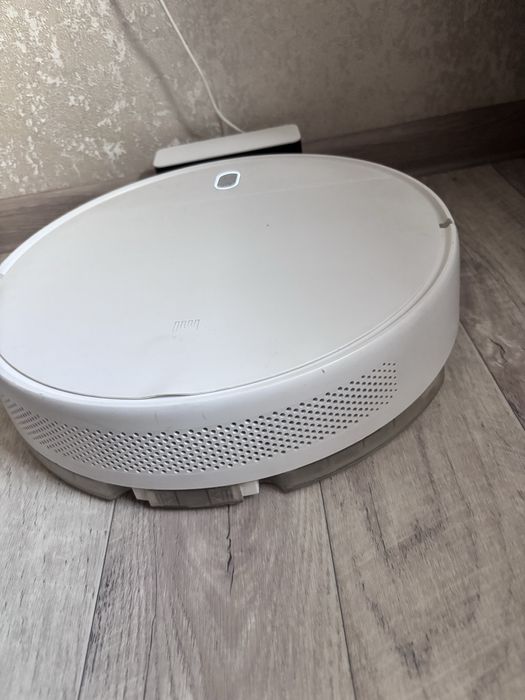 Продаю робот пылесос