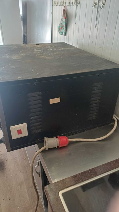 Продава се професионнална пещ за пици