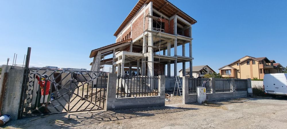 De Vanzare..Casă în construcție - 700 mp construiți + 800 mp teren | Zona Elvila, lângă Iac