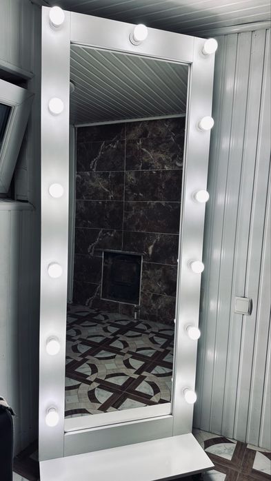 Зеркало напольное с подсветкой