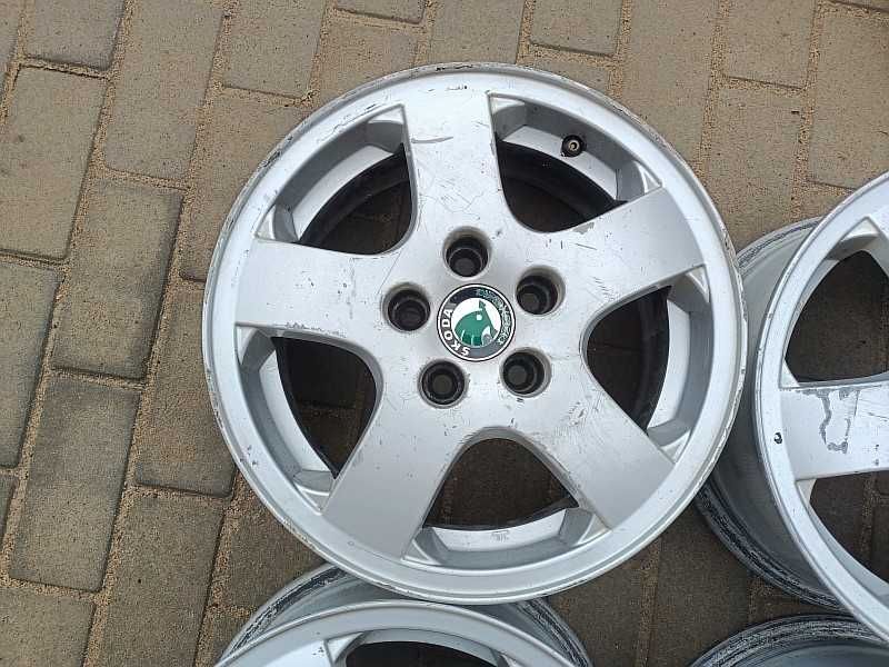 Продам оригинальные легкосплавные диски на Skoda Fabia