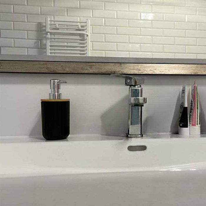 Диспенсър за течен сапун с бамбукова основа