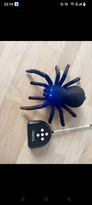 Păianjen cu telecomanda